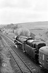 01 520 mit dem D 5 bei Weiterode. Rechts oben verläuft das Gleis der 'Berliner Kurve', das am Abzweig Faßdorf in die Hönebacher Strecke einmündet. (16.05.1964) <i>Foto: Karl-Ernst Maedel</i>