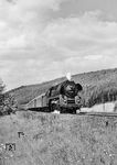 Die noch mit Kohlefeuerung ausgerüstete 01 509 (Bw Erfurt) mit dem D 1099 nach Leipzig bei Hönebach. Ihre Ölhauptfeuerung erhielt sie im Oktober 1965. (17.05.1964) <i>Foto: Karl-Ernst Maedel</i>
