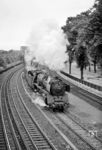 Die Bremer 01 195 hat soeben den Bahnhof Hamburg-Dammtor verlassen und ist auf dem Weg zum Zielbahnhof in Altona. (24.07.1965) <i>Foto: Karl-Ernst Maedel</i>