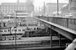 78 329 (Bw Hamburg Hbf) wartet vor einem Personenzug unter der Brücke des Steintordamms in der Südausfahrt des Hamburger Hauptbahnhofs. Im Hintergrund fährt die Osnabrücker 01 1057 mit einem Schnellzug ein. (24.07.1965) <i>Foto: Karl-Ernst Maedel</i>