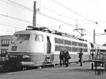 Lokführerwechsel an einem Intercityzug mit 103 139 im Bahnhof Göttingen. (13.04.1984) <i>Foto: Frank Lüdecke</i>