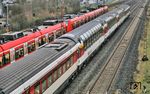 Am Zugschluss der letzten EC 7 verabschiedeten sich auch die drei Panoramawagen der SBB. (13.12.2025) <i>Foto: Joachim Bügel</i>