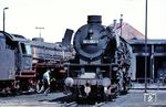 Montagsruhe im Bw Rheine mit 042 052 und 042 105. (02.08.1971) <i>Foto: Walter Abriel</i>