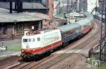 Die am 12. April 1972 beim Bw Frankfurt (M)-1 in Dienst gestellte 103 179 führt den IC 120 "Münchener Kindl" von München nach Hannover in Höhe des Bw Aschaffenburg an der Goldbacher Straße. (03.06.1972) <i>Foto: Walter Abriel</i>