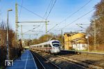 Viel hat sich zum Fahrplanwechsel 2025/26 zwischen Hamburg und Flensburg nicht geändert. Neu ist eine ICE-Sprinterverbindung von Flensburg nach Frankfurt (Main), hier der ICE 1187 nach Frankfurt/M in Owschlag, und eine neue Talgoeinheit, die von der DSB zwischen København und Hamburg eingesetzt wird. (16.12.2025) <i>Foto: Thorsten Eichhorn</i>