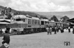 Dieselloks DE 963 und 951 (Bo-Bo-Bo, Hitachi-Mitsubishi, Baujahr 1968) der staatlichen Empresa Nacional de Ferrocarriles del Estado vor einem Schnellzug nach Argentinien im Bahnhof La Paz. (14.01.1972) <i>Foto: Jörg Schulze</i>