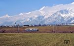 Der "Gläserne Zug" 491 001 auf einer seiner zahlreichen Sonderfahrten von München aus im Inntal bei Hall in Tirol. (21.02.1988) <i>Foto: Joachim Bügel</i>