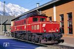 ÖBB 1020.003 in der Zfst Innsbruck. Die als E 94 011 (KM/SSW) in Dienst gestellte Lok wurde am 18.07.1941 an die Reichsbahn ausgeliefert und absolvierte am 29.07.1941 ihre erfolgreiche Probefahrt von München Hbf zum Brenner u.z. Die Erstzuteilung erfolgte zum Bw Pressig-Rothenkirchen, nach einem Monat wurde sie bereits Ende August 1941 nach Salzburg abgegeben. Ihr Dienstende kam am 01.05.1995 in Villach. Sie blieb als Museumsfahrzeug in Ampflwang erhalten. (21.02.1988) <i>Foto: Joachim Bügel</i>