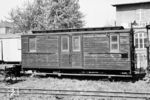 Ein weiterer zweiachsiger ehemaliger Packwagen der Königlich Sächsischen Staatseisenbahnen in Radebeul Ost, nach dem sich heute jede Museumsbahn die Finger lecken würde. (05.1968) <i>Foto: Fritz Herold</i>