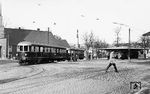 Der dieselmechanische Stangen-Triebwagen 137 005 des Bw Hagen-Eckesey auf der Fahrt von Hagen Hbf nach Altenvoerde in Gevelsberg-Nirgena. (02.02.1935) <i>Foto: DLA Darmstadt (Bellingrodt)</i>