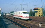 401 511 als Dsts 83778 auf der Fahrt ins AW Opladen im Bahnhof Solingen-Ohligs. (11.10.1990) <i>Foto: Joachim Bügel</i>