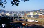 401 520 vor dem ICE-Dummyzug Dsts 83770 von Opladen nach Brackwede in Wuppertal-Barmen. (12.10.1990) <i>Foto: Wolfgang Bügel</i>