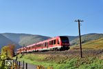 Im Oktober 2017 ist die aus einer Doppeleinheit mit 622 008 und 622 003 gebildete RB 11149 nach Bonn Hbf auf dem damals eingleisigen Abschnitt bei Dernau unterwegs. Anstelle des Bahnhofs Dernau wurde nun ein bis vor Rech reichender zweigleisiger Streckenabschnitt zur Kreuzung der Ahrtalbahnzüge geschaffen.  (15.10.2017) <i>Foto: Zeno Pillmann</i>