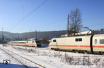 402 004 (rechts) begegnet als ICE 859 nach Berlin Ostbahnhof dem Gegenzug ICE 954 nach Köln (402 009) in Wuppertal-Steinbeck. (30.12.2010) <i>Foto: Wolfgang Bügel</i>