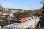 Vorbei an den Wuppertaler Bayerwerken zieht 101 025 den IC 2044 (Leipzig - Köln) in Wuppertal-Sonnborn. (30.12.2010) <i>Foto: Wolfgang Bügel</i>
