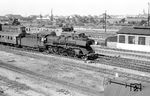 03 281 verlässt Landau (Pfalz) Hbf südwärts. (1959) <i>Foto: Dr. Albert Mühl</i>
