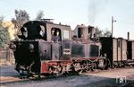 99 4643 vor einem Personenzug im Bahnhof Burg. Die vierfachgekuppelte Tenderlok wurde 1922 von Orenstein & Koppel als Nr. 12 an die Kleinbahnen des Kreises Jerichow I geliefert und nach Verstaatlichung der Bahn 1949 als 99 4643 von der DR übernommen. 1964 wurde sie im Ausbesserungswerk Görlitz einer Generalreparatur unterzogen. Dabei erhielt sie einen geschweißten Ersatzkessel mit größerer Heizfläche. (08.1965) <i>Foto: Klaus Kieper, Slg. Holzborn</i>