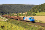 185 511 der Holzlogistik und Güterbahn (HLG) mit einem Stammholzzug im Maintal südlich von Wernfeld. (22.09.2010) <i>Foto: Wolfgang Bügel</i>
