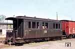 Der 9,40 m lange Kb4-Wagen Nr. 970-807 (Düsseldorfer Eisenbahnbedarf, Baujahr 1910), der ebenfalls 1930 von Schlawer Kleinbahn zu KJI kam, befindet sich heute im Besitz des im Jahr 2000 gegründeten Traditionsverein Kleinbahn des Kreises Jerichow I, der wieder ein Stück der ehemaligen Trasse als Museumsbahn aufbaute.  (08.1965) <i>Foto: Klaus Kieper, Slg. Holzborn</i>