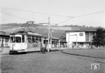 Tw 107 mit Bw 173 auf der Linie 3 nach Heidingsfeld am Würzburger Hauptbahnhof. (10.1961) <i>Foto: Reinhard Todt</i>