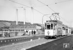 Tw 131 (MAN, Baujahr 1930) auf der Linie 4 nach Zellerau am damals noch kohlegefeuerten Fernwärme-Heizkraftwerk unterhalb der Friedensbrücke. (10.1961) <i>Foto: Reinhard Todt</i>