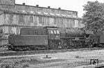 Neben den Saarbrückern 23ern kamen auch die Crailsheimer Maschinen zur Ausbesserung ins AW Trier. Dort wartet 023 020 nach einer L2-Hauptuntersuchung im Dezember 1970 auf eine Zwischenuntersuchung.  (23.05.1971) <i>Foto: Wolfgang Bügel</i>