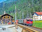 Lok 625 (Ge 4/4 II) mit Zug 150 von Filisur nach Chur in Surava im Schweizer Kanton Graubünden, das zur Region Albula gehört.  (05.1987) <i>Foto: Karsten Risch</i>