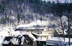 58 1111 dampft mit P 15210 nach Probstzella am Hammergraben in Steinach (Thür) vorbei. (25.02.1993) <i>Foto: Wolfgang Bügel</i>