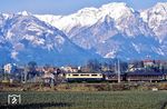 111 214 mit dem D 285 (Frankfurt/M - München - Innsbruck - Bologna C) in Hall in Tirol. Die Münchener Lok blieb bis zum Brenner an dem Zug. (22.02.1988) <i>Foto: Joachim Bügel</i>