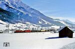 Der nächste Güterzug aus Saalfelden (Dg 69212) war mit ÖBB 1020.012 (ex E 94 123) und einer 1044 am Paß Griesen bei Hochfilzen bespannt. (23.02.1988) <i>Foto: Joachim Bügel</i>