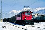 Im Güterbahnhof Saalfelden war an diesem Tag ÖBB 1245.511 (mit elektrischer Bremse) mit dem Zusammenstellen der Güterzüge beschäftigt. (23.02.1988) <i>Foto: Joachim Bügel</i>