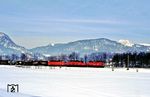 Eine Dreifachtraktion mit ÖBB 1245.004 + 1020.012 + 1044.085 vor einem Durchgangsgüterzug nach Saalfelden bei St. Johann in Tirol. (23.02.1988) <i>Foto: Joachim Bügel</i>