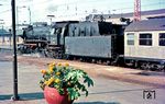 23 007 (Bw Siegen) fährt mit dem D 81 nach Düsseldorf aus dem Bahnhof Wuppertal-Oberbarmen. (06.1963) <i>Foto: Rolf Hahmann</i>