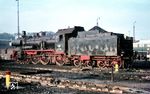38 3959 mit einem modernisiertem, geschweißten Tender in ihrem Heimat-Bw Stuttgart Hbf, wo sie nur kurzzeitig vom 2. Juni 1964 bis 5. September 1965 stationiert war. (11.1964) <i>Foto: Rolf Hahmann</i>