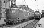 110 004, eine der fünf Protottypen der Baureihe E 10 aus dem Jahr 1953, vor P 4152 nach Erlangen in Nürnberg Hbf. Daneben steht 140 186 vom Bw Mainz-Bischofsheim. (13.07.1971) <i>Foto: Wolfgang Bügel</i>