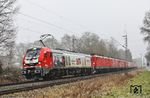 Auf ihrer letzten Fahrt zur Verschrottung nach Opladen zog MEG 2159 239 die ausgemusterten 114 010 + 114 040 + 112 166 + 112 149 + 120 208 + 120 207 + 112 103 + 120 206 + 120 203 + 120 202 als DGS 55519 bei Solingen-Ohligs. (26.01.2026) <i>Foto: Joachim Bügel</i>
