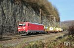 185 030 mit dem um 321 Minuten verspäteten EZ 51230 nach Gremberg an der bekannten Felswand in Ennepetal. (20.01.2026) <i>Foto: Uwe Meiß</i>