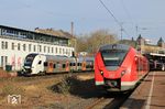 In Wuppertal-Steinbeck wird 1440 306 als S 8 nach Mönchengladbach von RRX 460 042 als RE 26416 nach Rheydt Hbf überholt. (05.02.2026) <i>Foto: Wolfgang Bügel</i>
