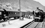 Blick aus dem entgegenkommenden Zug auf die Lindauer 18 504, die im Bahnhof Immenstadt eingetroffen ist. (08.1952) <i>Foto: Ernst Winter</i>