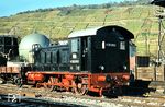 Die Stuttgarter V 20 050 macht sich im Bauzugdienst im Bahnhof Esslingen nützlich. (11.1967) <i>Foto: Rolf Hahmann</i>