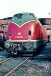 Ab 1. Januar 1963 mietete die DB die sechsachsige ML 3000 CC von Krauss-Maffei an. Der Kauf der Lok erfolgte am 17. April 1964. Danach schloss sich eine Ausbesserung im AW Nürnberg an, bei der sie die gleiche grau-rote Farbgebung wie die V 200 erhielt und offiziell in V 300 001 umgezeichnet wurde. Eingesetzt wurde sie anfangs im Schnellzug- und Güterzugdienst vom Bw Hamm (Westf) aus. Dies führte die Lok u.a. nach Braunschweig, wo sie im dortigen Bw angetroffen wurde. (03.1967) <i>Foto: Rolf Hahmann</i>