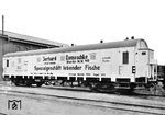 Der vierachsige Spezialwagen "Berlin 531 048" wurde von der Waggon- und Maschinenbau-Aktiengesellschaft Görlitz (WUMAG) für die Fa. Gerhard Domaschke in Berlin gebaut und als Privatwagen eingestellt. Die sog. Bassin-Wagen enthielten Wasserbehälter für die lebenden Fische. Zur Ausrüstung der Wagen gehörten Stahlflaschen mit Sauerstoff, der ins Wasser geleitet werden konnte. (1937) <i>Foto: Werkfoto</i>