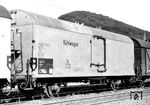 Kühlwagen Tmehs 50 Nr. 308 683 (Heimatbf Bremerhaven Freihafen) in einem Güterzug bei der Durchfahrt in Gemünden am Main. (1964) <i>Foto: Engels</i>