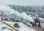 92.2271 mit einem Fotozug im Schönauer Wald, wo die Strecke mit bis zu 20 ‰ nach Klein Schönau stetig ansteigt. (24.01.2026) <i>Foto: Joachim Schmidt</i>