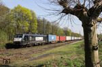 MRCE ES 64 F4-992 (E 189 092) mit einem Containerzug von Dortmund nach Rotterdam bei der Durchfahrt durch den Bahnhof Dinslaken am Niederrhein. (06.04.2011) <i>Foto: Joachim Bügel</i>