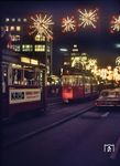 Das letzte Weihnachten für die Hamburger Straßenbahn in der festlich beleuchteten Mönckebergstraße. (12.1977) <i>Foto: Jürgen Hagemann</i>