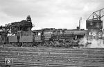 053 087 (ex 50 3087 ÜK) fährt am Bw Hof vorbei, dem sie bereits seit 1956 angehörte. (14.07.1971) <i>Foto: Wolfgang Bügel</i>