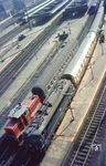 Blick aus der Bundesbahndirektion auf 110 452 vom Bw Köln-Deutrzerfeld, die mit D 524 (Nürnberg - Hamburg) in Münster (Westf) Hbf Station macht. Daneben rangiert 260 907. (18.03.1972) <i>Foto: Bernd Kappel</i>