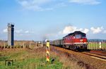 132 145 (Bw Eisenach) mit dem Sonderzug an der ehemaligen Zonengrenze bei Gerstungen. Am Zugschluß laufen weiterhin 01 1066 und 01 118 mit. (21.04.1991) <i>Foto: Wolfgang Bügel</i>