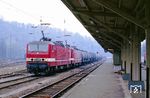 Die Erfurter 243 329 und 243 302 warten im ehemaligen Grenzbahnhof Probstzella auf die Weiterfahrt in Richtung Ludwigsstadt. (28.04.1991) <i>Foto: Joachim Bügel</i>